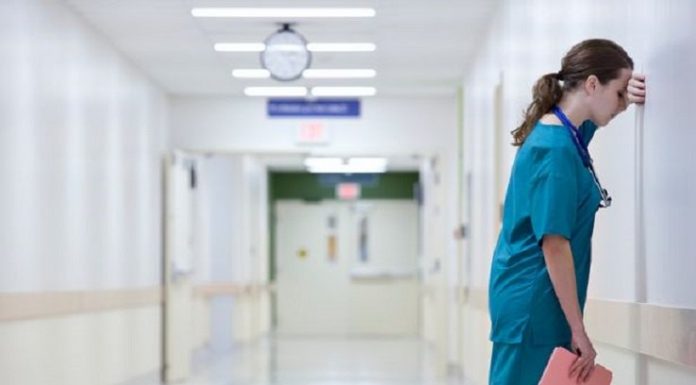 Médica compartilha sacrifício comovente que ela fez para ajudar aqueles com Coronavírus
