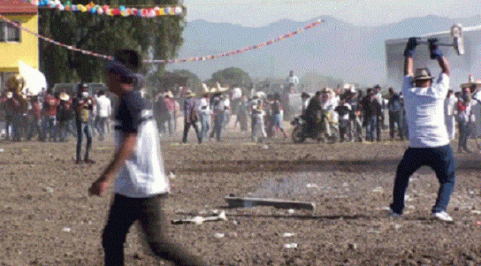 Festival de "martelo explosivo" deixa 43 feridos no México festival
