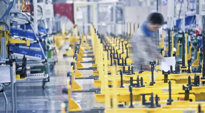 China obriga muçulmanos a trabalhar em fábricas para Nike, Apple e outros mostra relatório