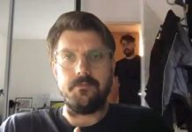 Homem cria ilusão hilária para animar videoconferências enquanto trabalha em casa