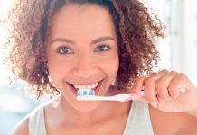 Por que escovar os dentes antes de sair de casa é uma medida preventiva de Coronavírus