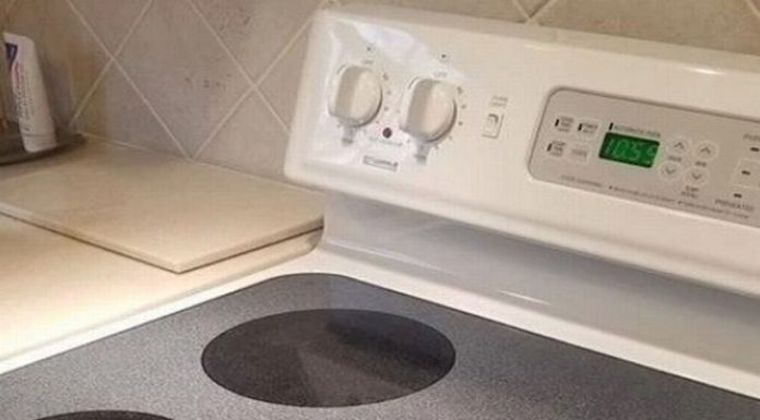 Mulher compartilha truque de limpeza para remover marcas das placas e deixá-las como novas