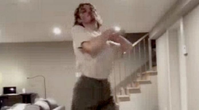 Homem sente-se mal depois que fãs veem figura aterrorizante no fundo do vídeo de dança
