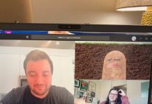 Chefe acidentalmente se transforma em batata durante uma reunião de vídeo - e não pode desfazê-la