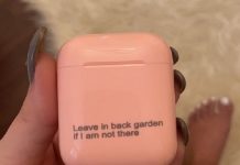 Mulher comete erro estranho com mensagem personalizada em novos fones de ouvido
