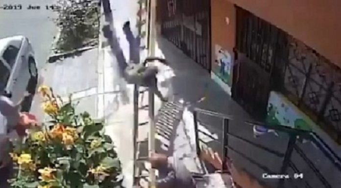 Pintor cai da escada depois de um pensionista irado sacudi-la por atrapalhar