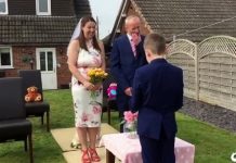 Crianças preparam casamento surpresa para os pais no jardim de casa devido a quarentena