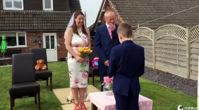 Crianças preparam casamento surpresa para os pais no jardim de casa devido a quarentena