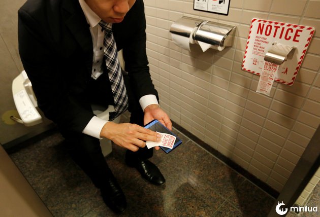 Smartphone toilet paper Japan bathroom Narita Airpor