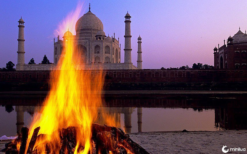 Funeral pyre Taj Mahal