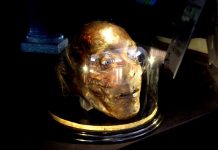 A máscara de morte de Jeremy Bentham na tentativa de preservar seu rosto