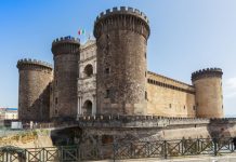 Fosso de castelo nunca conteve crocodilos, mas já os ursos