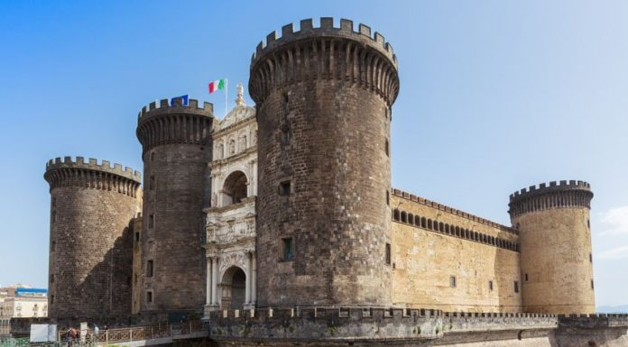 Fosso de castelo nunca conteve crocodilos, mas já os ursos
