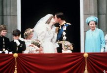 Uma fatia de bolo do casamento do principe Charles e princesa Diana