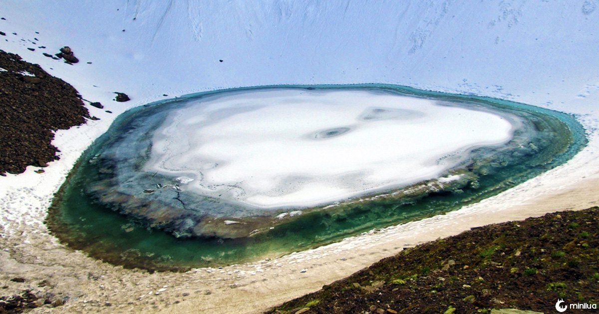 skeleton lake