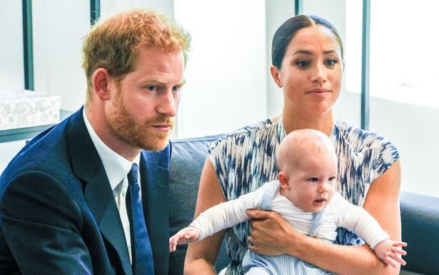 Príncipe Harry se sente secretamente torturado por decisão de deixar a família real, afirma autor