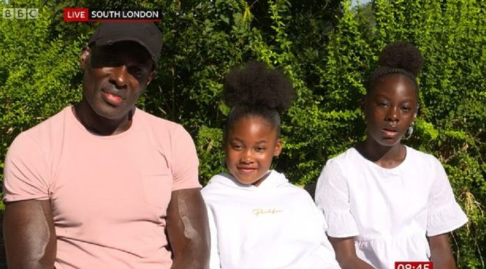 Filha de Patrick Hutchinson, filmada pulando animadamente enquanto pai herói é elogiado na TV
