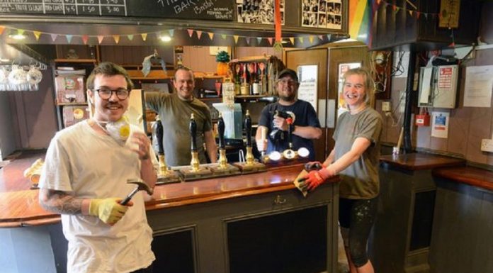 Pub decide não reabrir após descoberta comovente no jardim