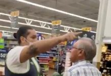 Cliente desafiador que se recusa a usar máscara facial abre caminho para o supermercado