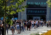 Os compradores da Primark, pedem que os outros sejam gentis em vez de julgar