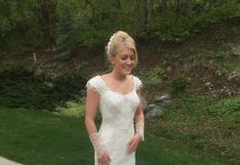 Concurso anual de vestidos de casamento feitos de papel higiênico