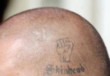 Ofertas de Tattoo Parlour para encobrir a arte racista da pele gratuitamente