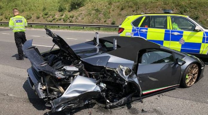 Lamborghini novinho em folha naufragou na estrada apenas 20 minutos após a compra
