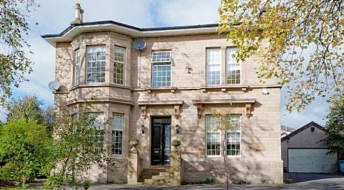O homem está vendendo sua casa de £ 570.000 por £ 2,50
