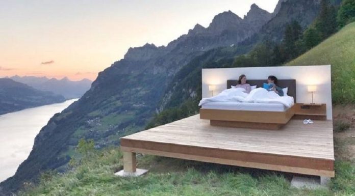 Quarto de hotel sem paredes permite que você durma nas montanhas suíças