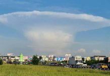 Enorme nuvem de cogumelo preenche o céu em Kiev, a cerca de 100 km de Chernobyl