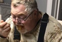 Homem se torna viral depois de usar uma tesoura para comer espaguete