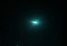 Bola de fogo verde pisca no céu e surpreende os espectadores na Austrália