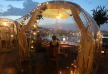 Restaurante na Turquia serve cúpulas de plástico para lanchonetes após bloqueio