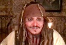 Johnny Depp faz visita virtual ao hospital infantil como capitão Jack Sparrow