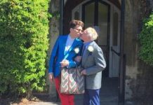 Homem de 27 anos, que se casou com um padre de 81 anos, diz que está procurando 'novo amor'