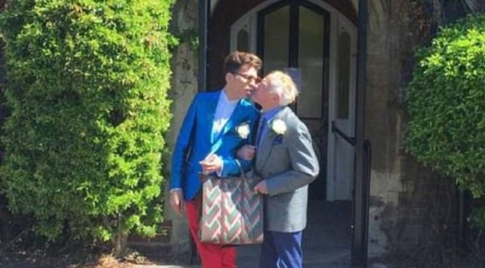 Homem de 27 anos, que se casou com um padre de 81 anos, diz que está procurando 'novo amor'