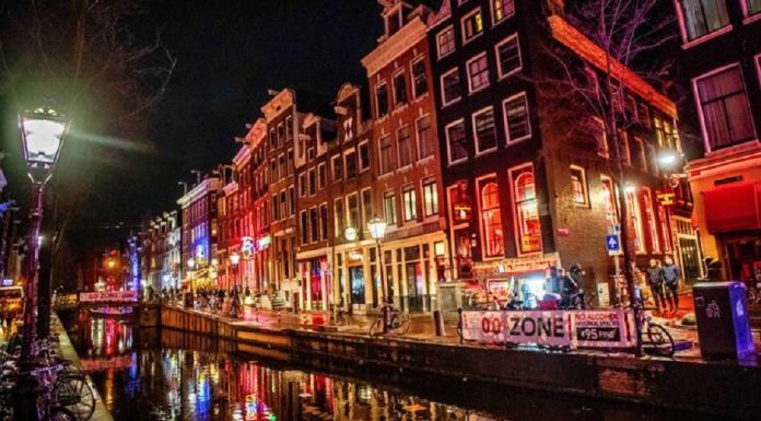 Amsterdã considera 50 euros de 'passaporte e fora da cidade' zona erótica 'para turistas