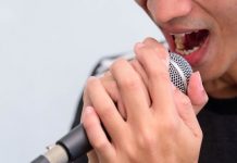 Karaoke em excesso mandou um homem ao hospital com um pulmão desmoronado
