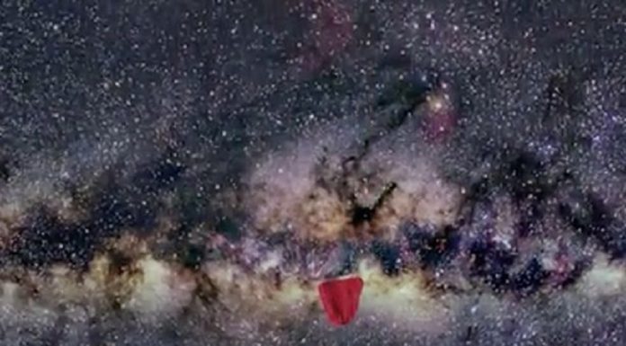 Misterioso brilho vermelho detectado no centro da Via Láctea pela primeira vez