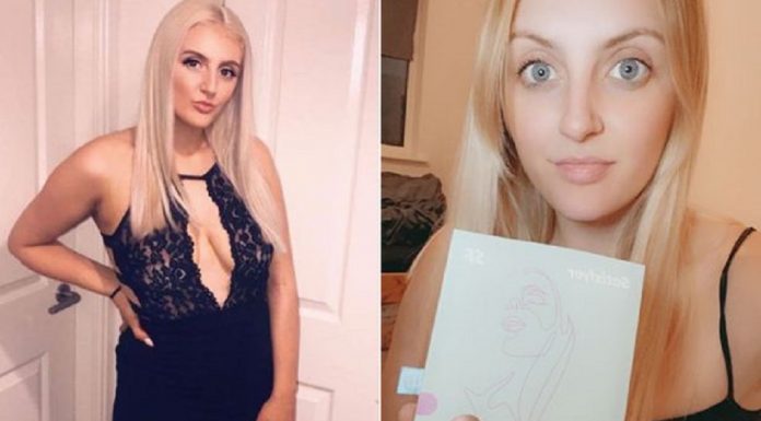 Mulher mortificada quando carteiro entrega a encomenda - então vê a etiqueta