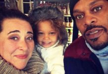 Mulher compartilha lista reveladora de coisas que teve que aprender depois de se casar com um homem negro