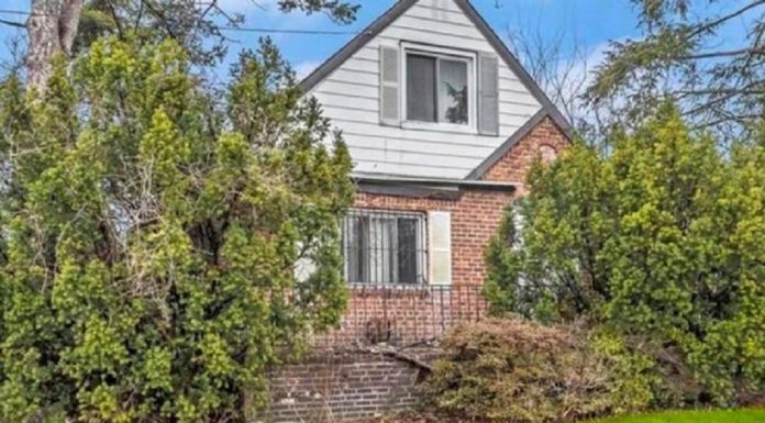 Saiba por que ninguém quer morar nesta casa de quatro quartos em um bairro tranquilo de Nova York