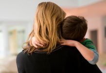 Pai causa indignação após fazer pergunta nojenta sobre o amigo autista do filho