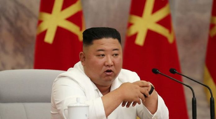 Kim Jong-un, ditador da Coréia do Norte, aparece na mídia depois de um mês de sumiço