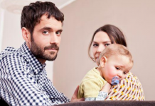 Marido se envergonha de nome que a sua esposa escolheu para o filho de outro homem