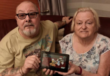 Menina de oito anos acidentalmente gasta 4.000 dólares do dinheiro de seus avós no Roblox