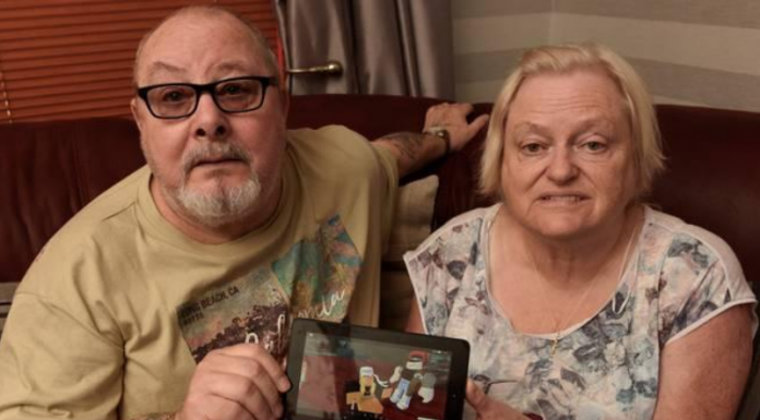 Menina de oito anos acidentalmente gasta 4.000 dólares do dinheiro de seus avós no Roblox