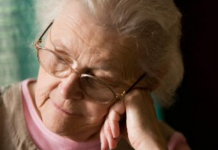 Padaria se recusa a vender pão para mulher de 94 anos porque ela só tinha dinheiro 'sujo'