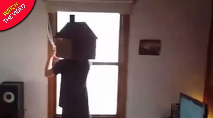 Homem que usa uma casa na cabeça diz 'me deixe em paz quando eu for às lojas'