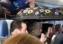 Passageiros em voo russo abrem seus guarda-chuvas após começar a chover dentro do avião